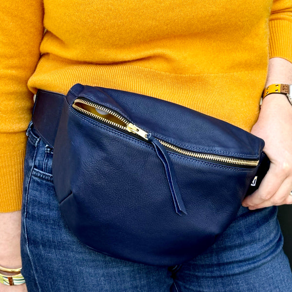jae Leather Sling (Navy)